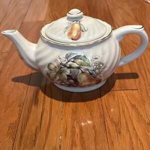 English Baum Bros Formalities Tea Pot